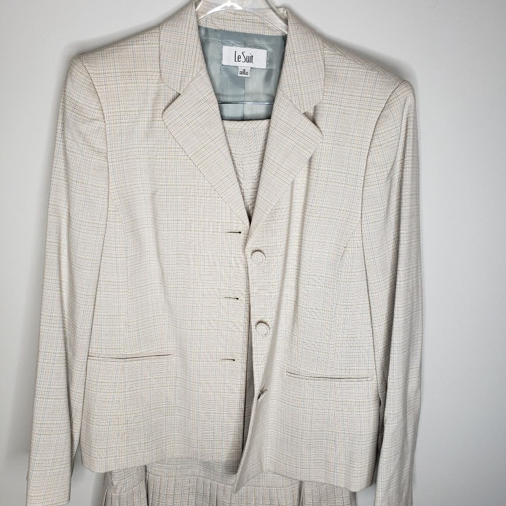 Le Suit 2 Piece Suit Blazer and Skirt Size 16 NWT